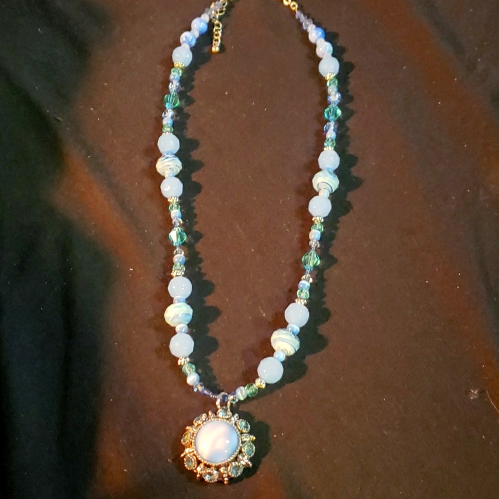Vintage pendent crystal glass necklace